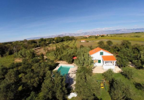 Holiday house Domagoj with a swimming pool and a large yard